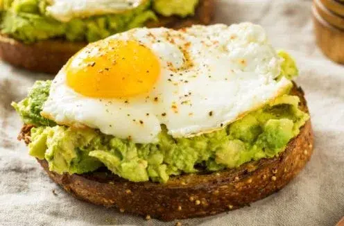 Receta de Tostadas de Palta y huevo