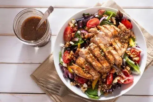 Receta de Ensalada de Pollo a la parrilla con vinagreta de limón y hierbas